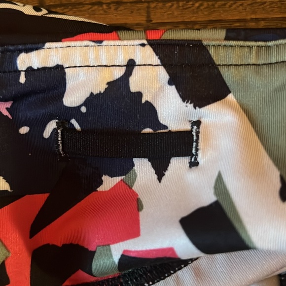 LULULEMON SPEED TRACK BIKER SHORTS SIZE 4 - Picture 5 of 7